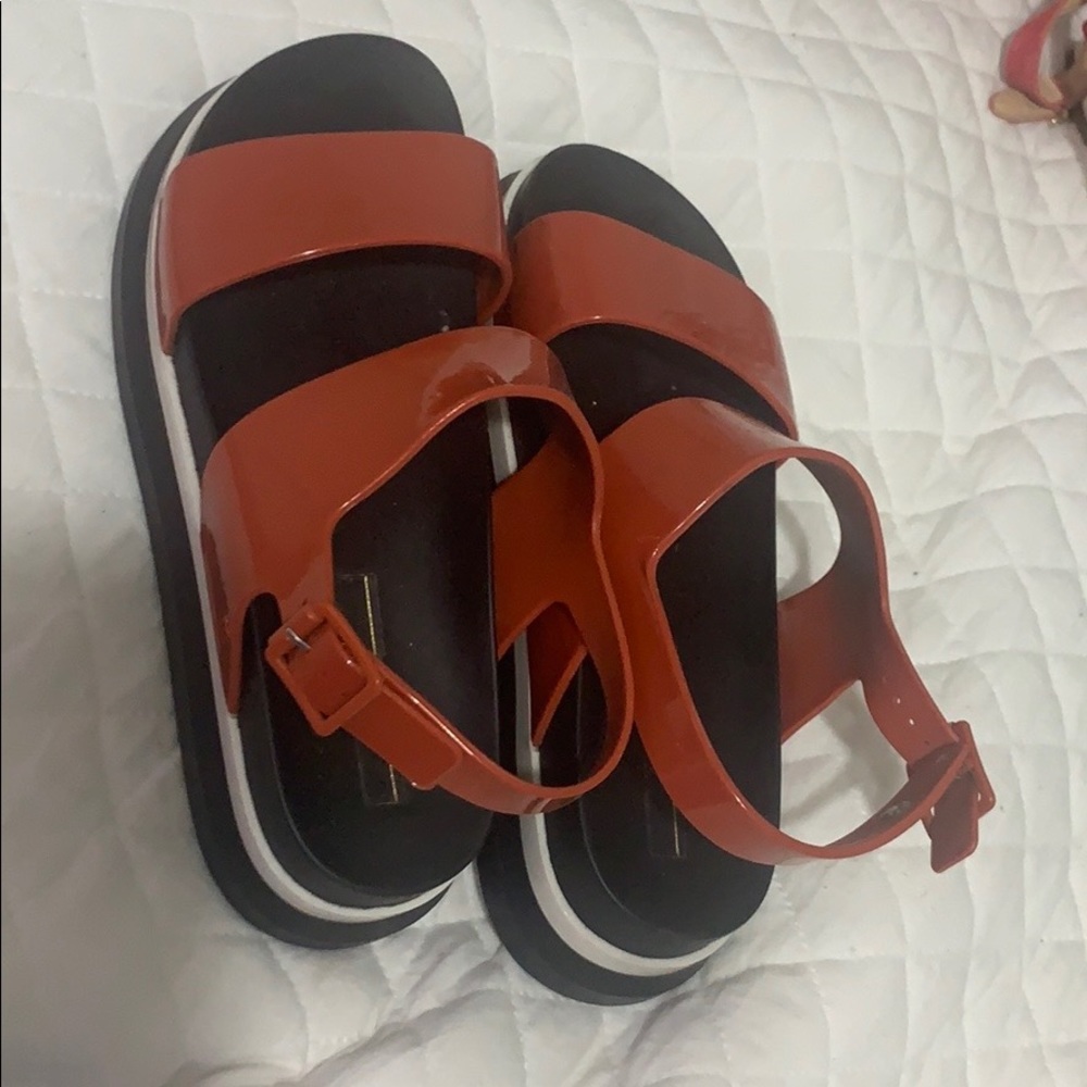 Meet your Posher, Yonbett